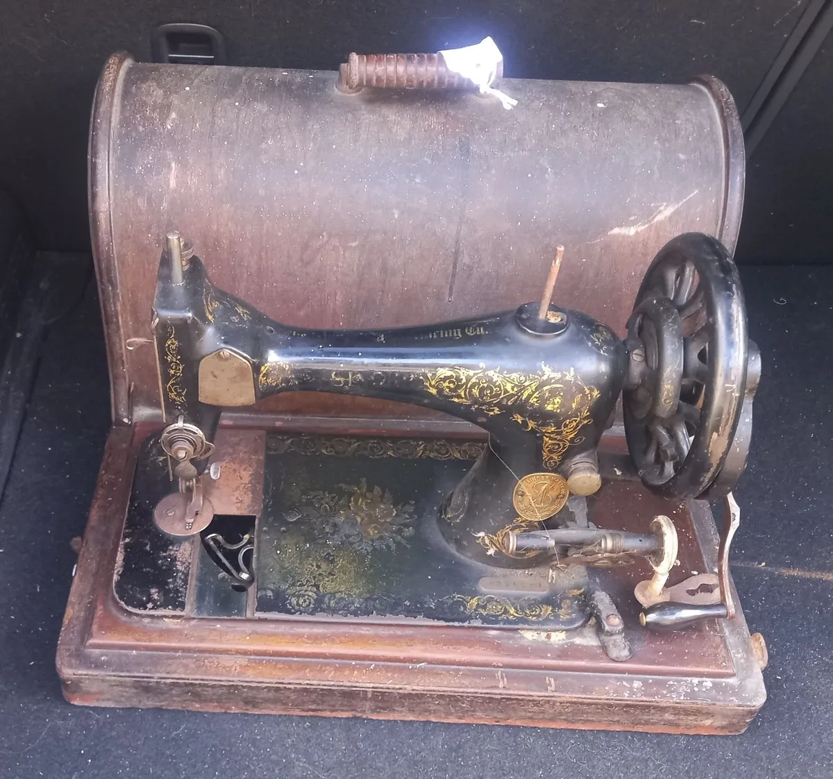 Antique Singer Sewing Machine - Image 1