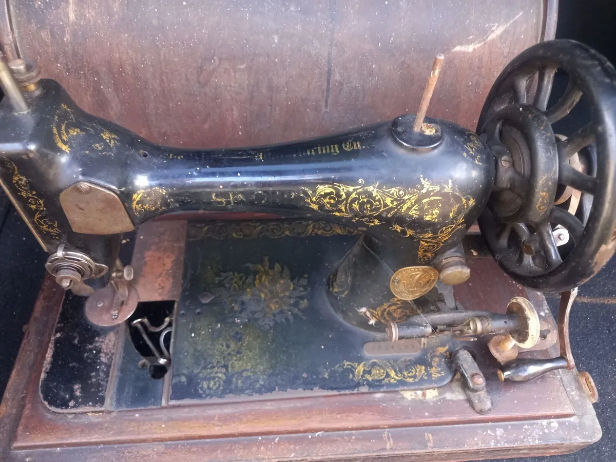 Antique Singer Sewing Machine - Image 2