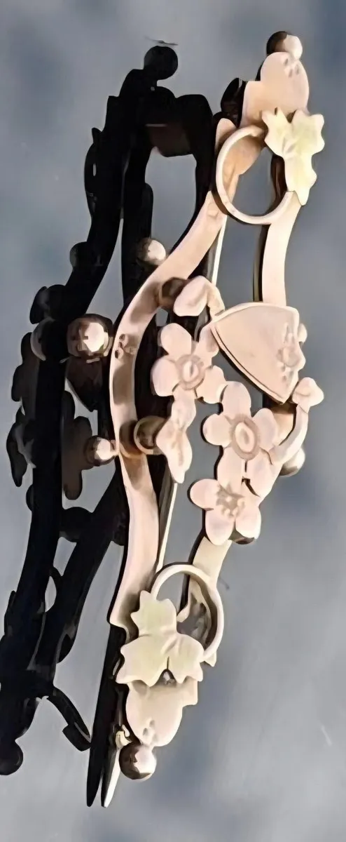 An Exquisite Antique 9-Karat Gold Floral & Shield - Image 1