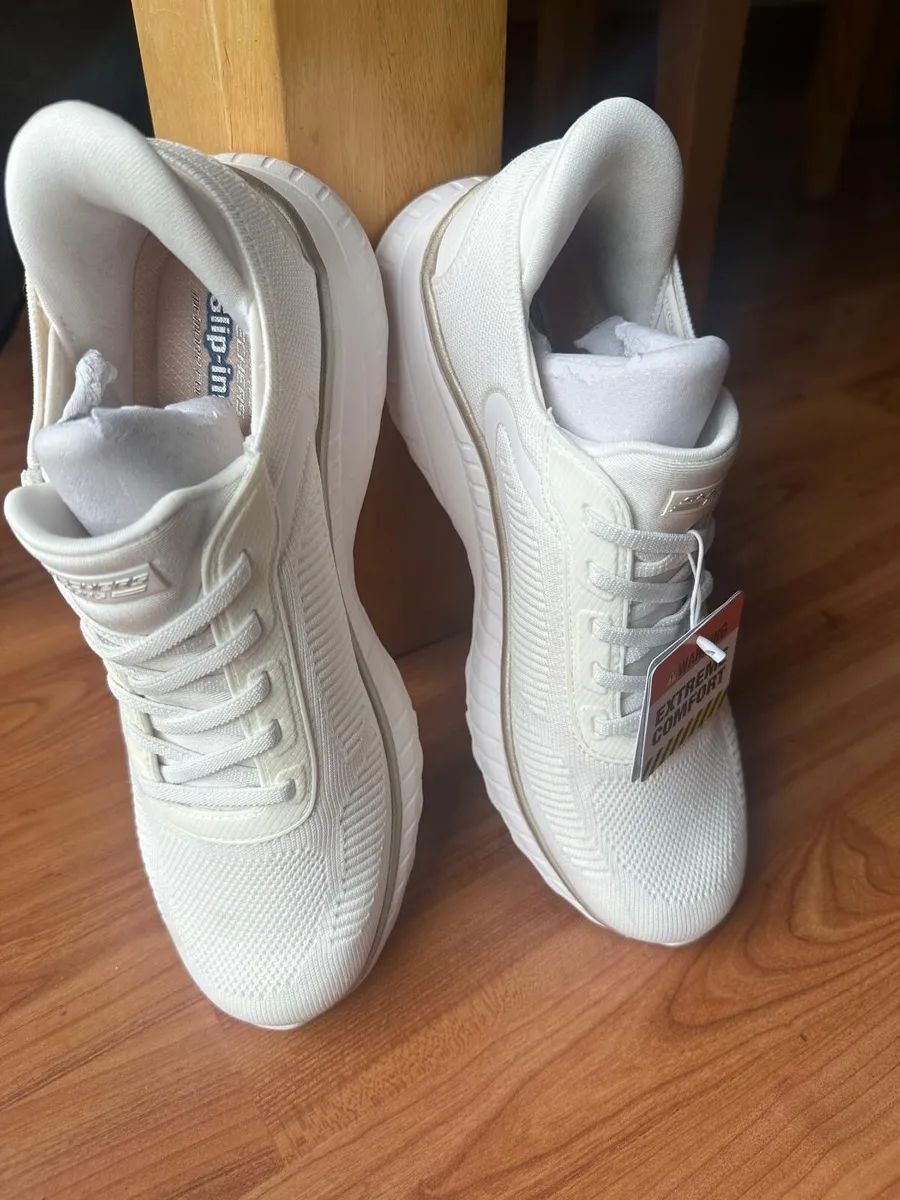 Sketchers White Slip-In Bobs Runners - Image 1