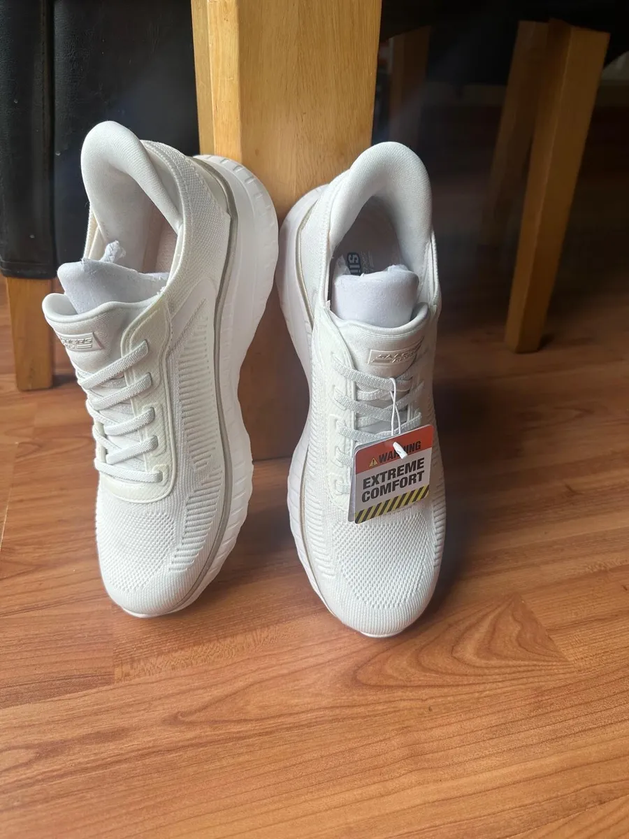 Sketchers White Slip-In Bobs Runners - Image 2