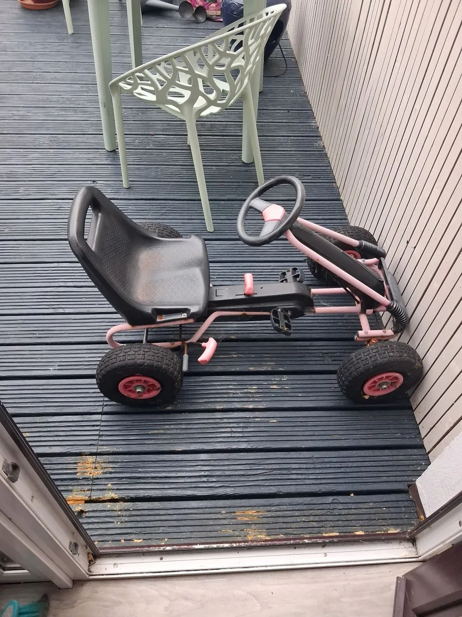 Kids pedal go kart