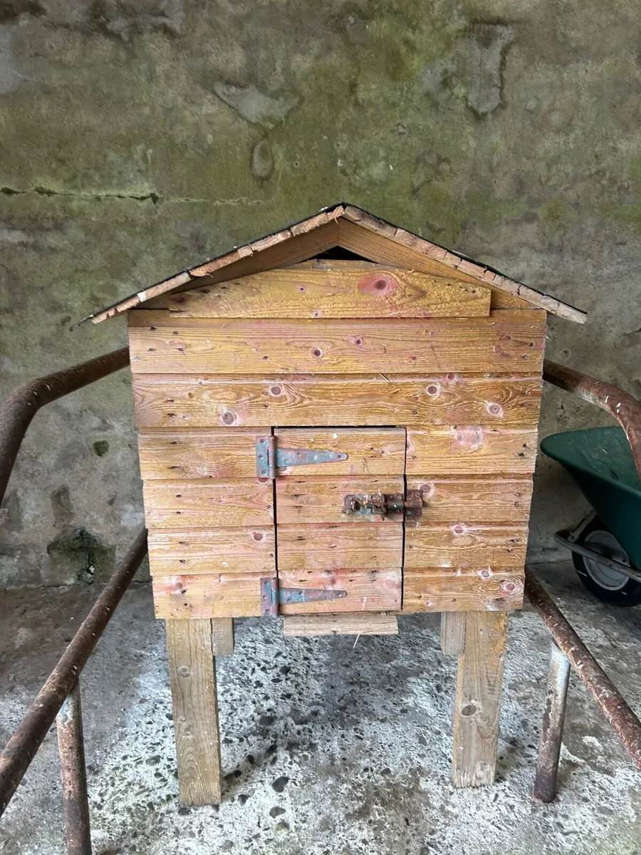 Hen house - Image 1