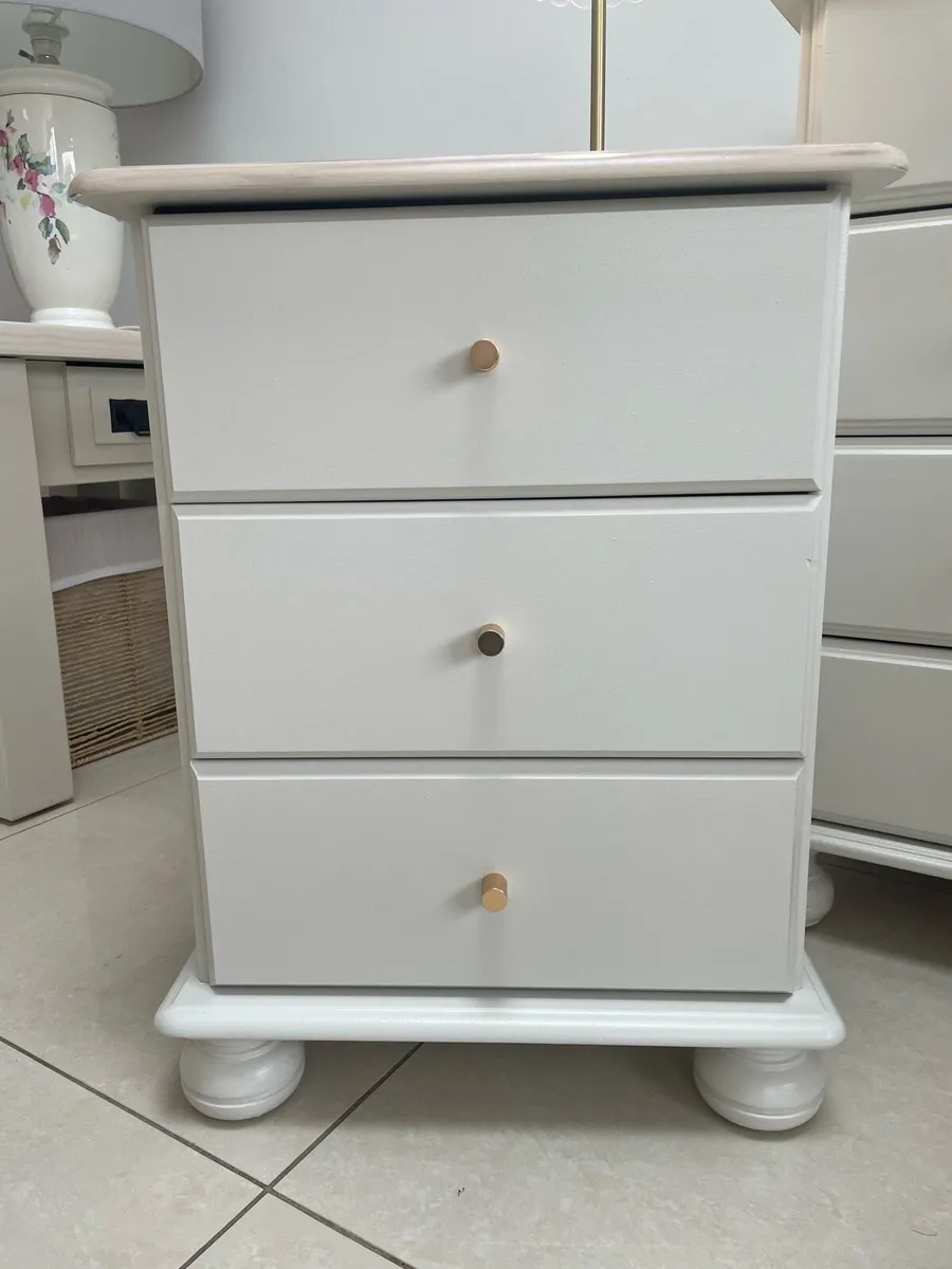 Ivory and rose gold bedroom set - Image 2