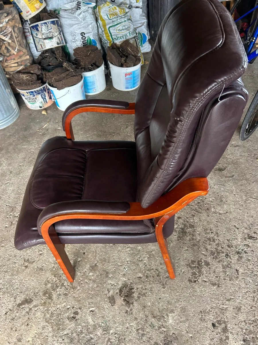 Orthopaedic Chair - Image 3
