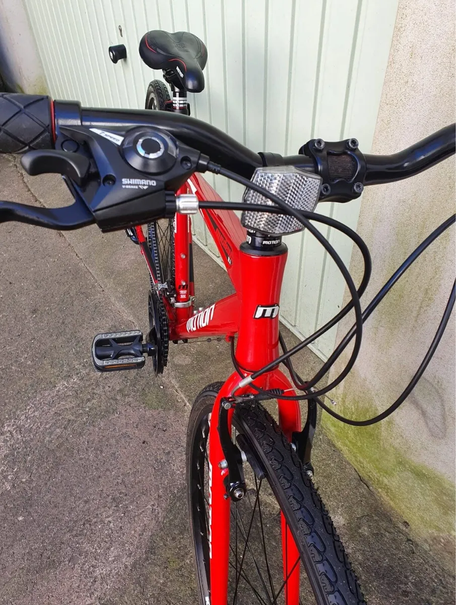 Motion Sports Hybrid Bike - Image 3