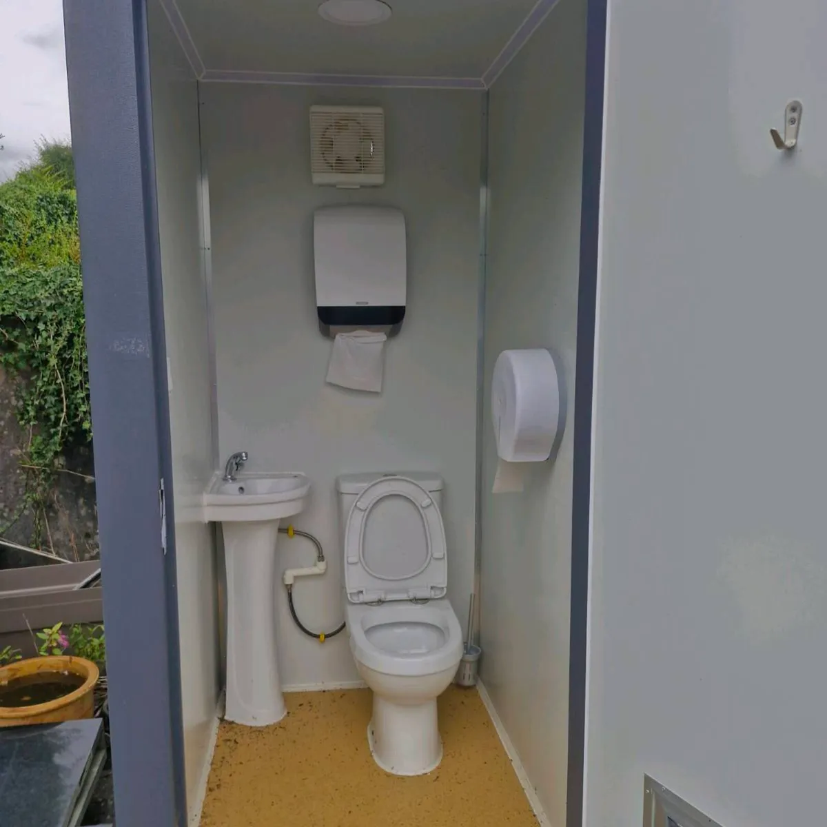 portable toilet - Image 3