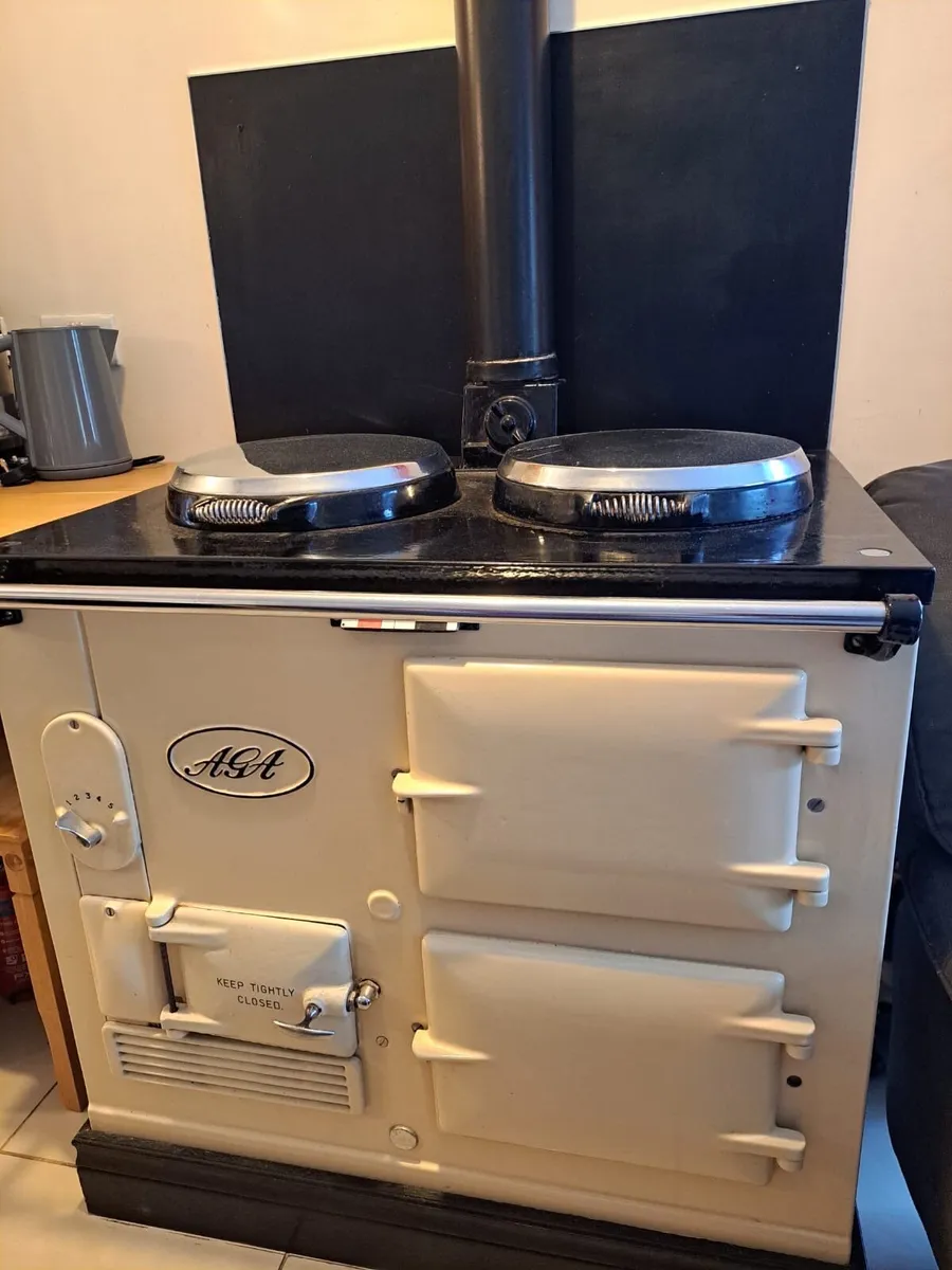 Refurbished AGA oil cooker - Image 1