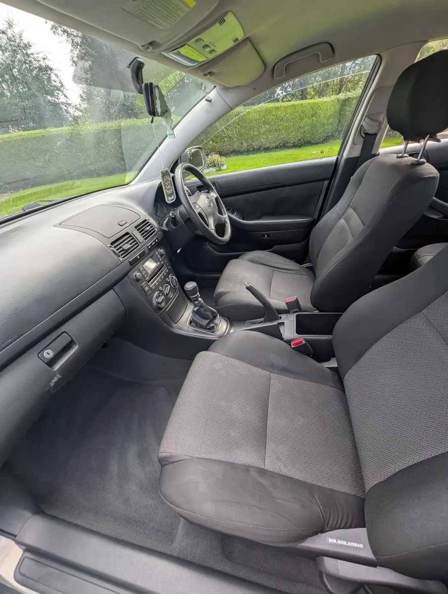 Toyota Avensis 2009 - Image 2
