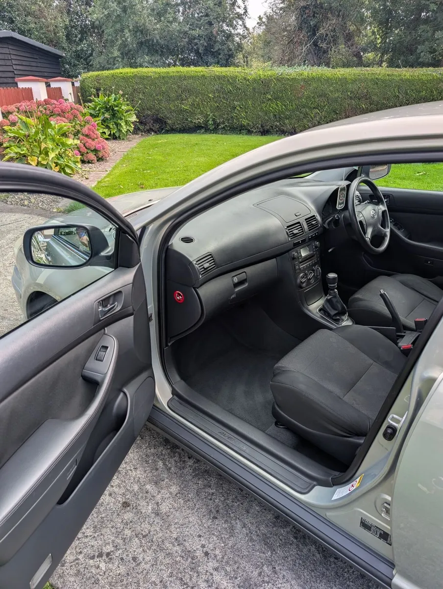 Toyota Avensis 2009 - Image 4
