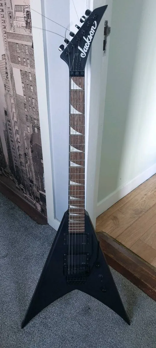 Electric guitar - Image 1