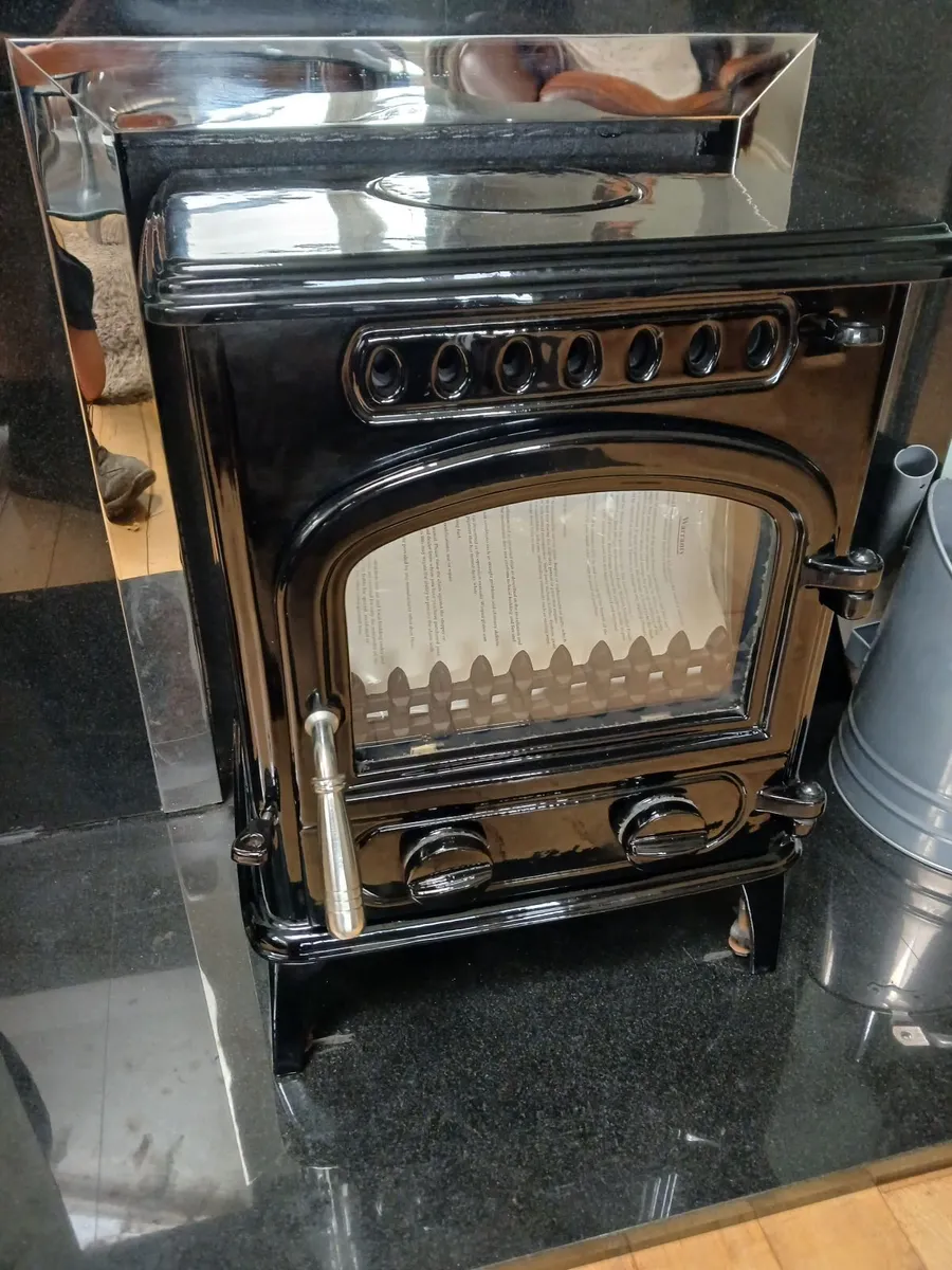 Black Enamel 5 kw solid stove New - Image 1