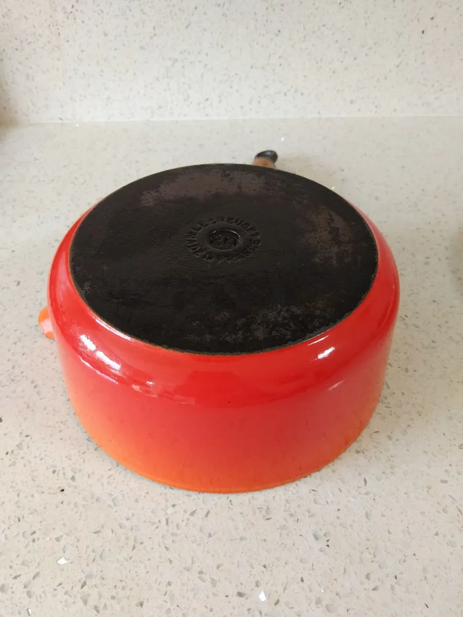 Le Creuset Cast Iron Saucepan with Wooden Handle - Image 4