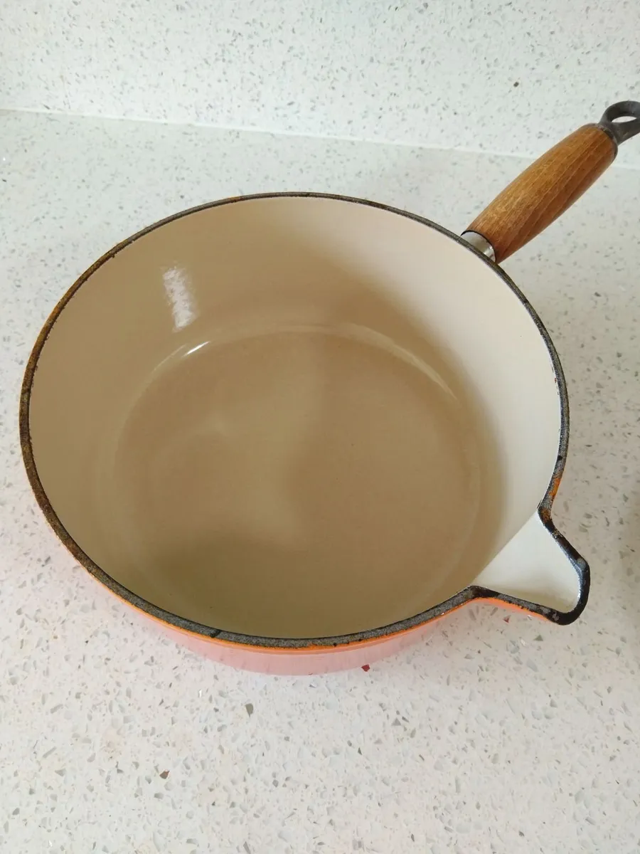 Le Creuset Cast Iron Saucepan with Wooden Handle - Image 3