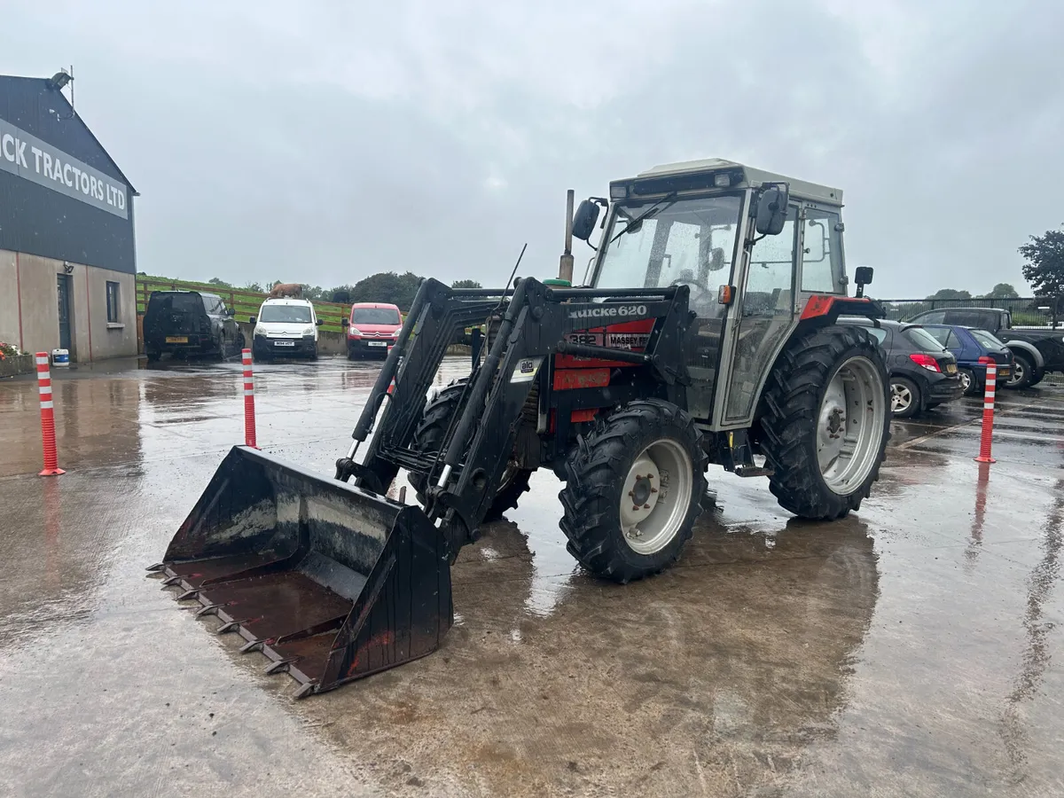 Massey Ferguson 382 C/W Quicke 620 Loader - Image 3