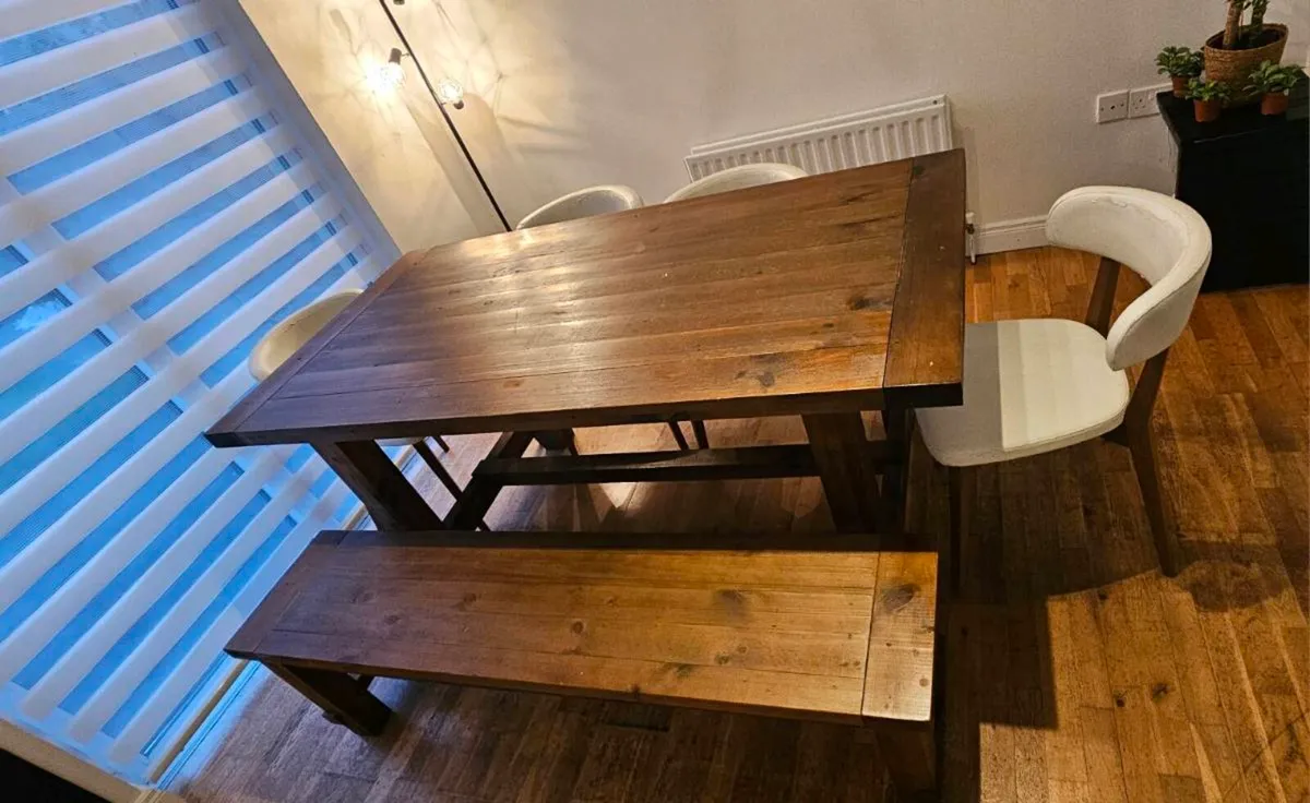 Dining table - Image 1