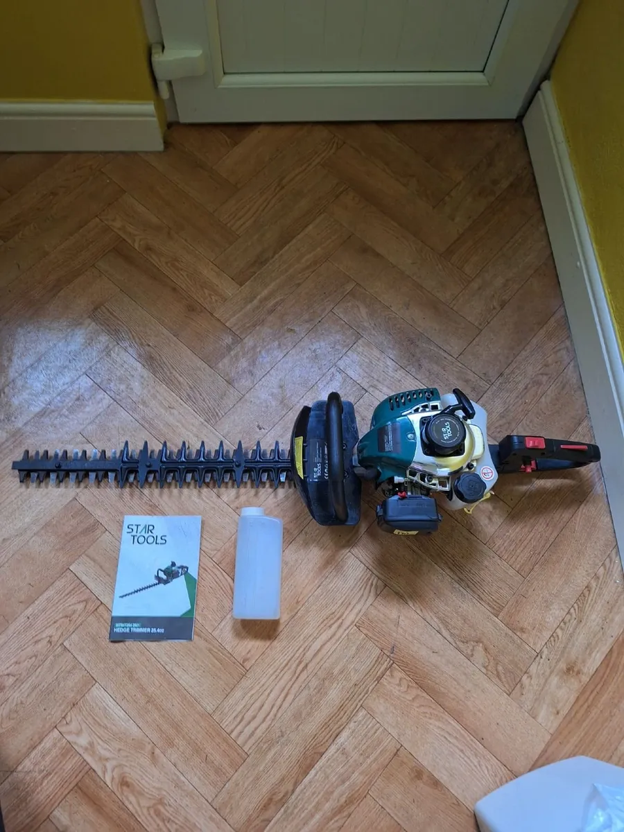 Hedge Trimmer 25.4cc - Image 1