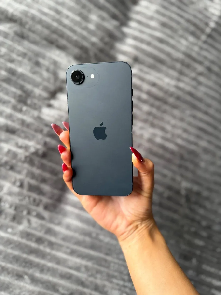 iPhone 16e - Image 1