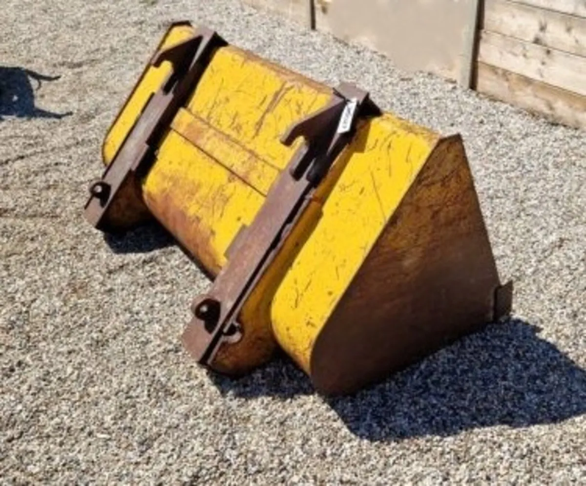 GRAIN BUCKET, JCB QFIT BRACKETS
