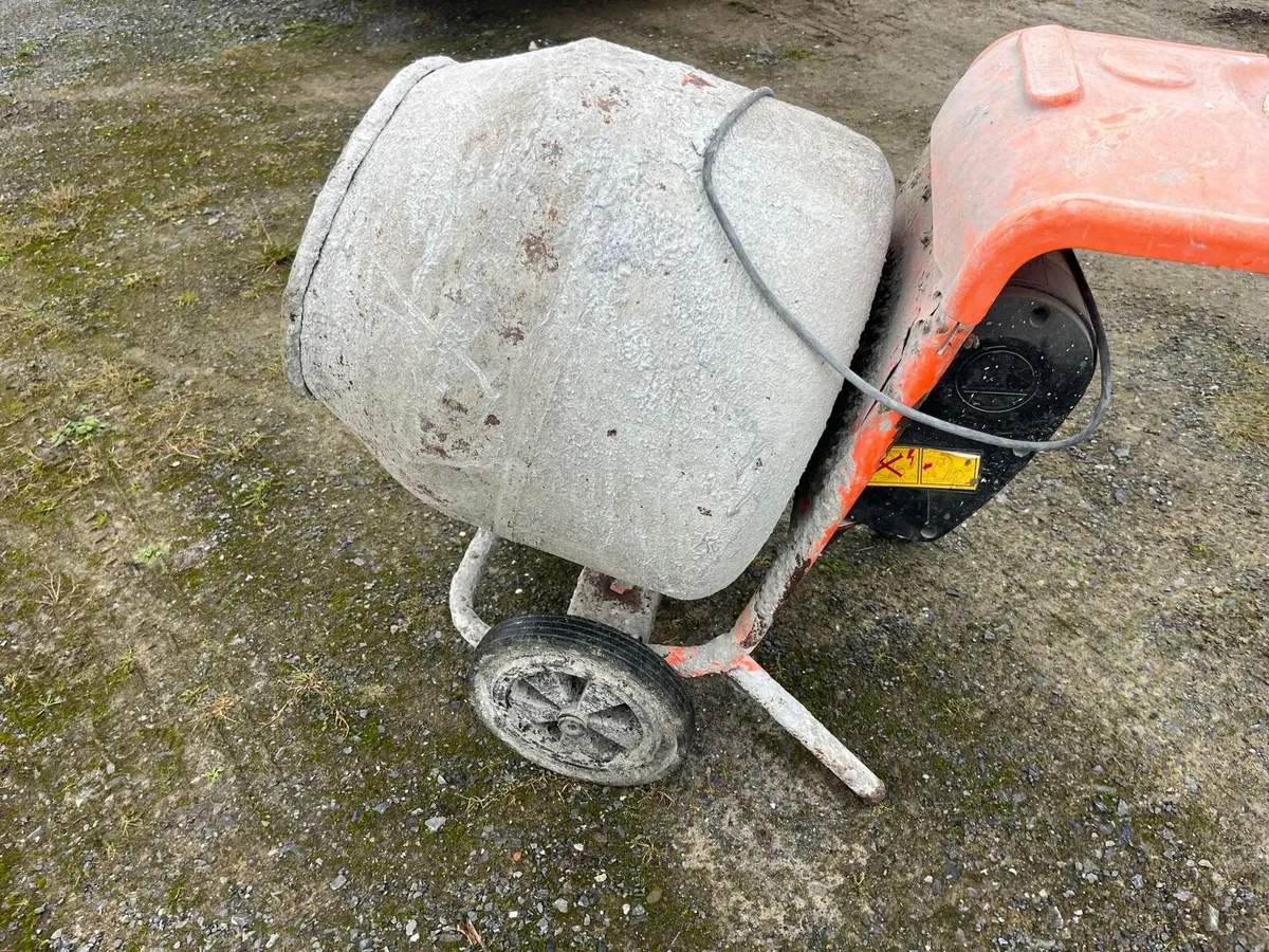 Cement mixer - Image 1