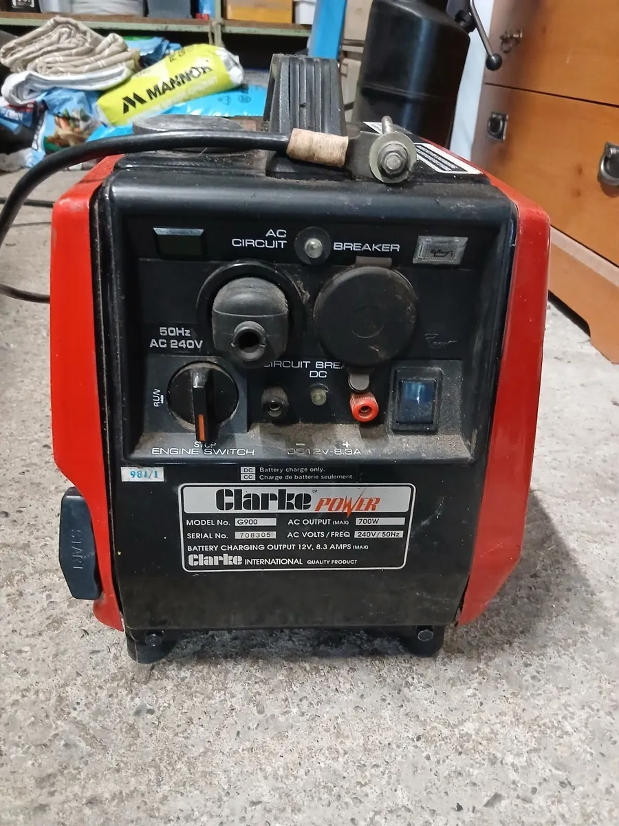 Clarke Power 700 watt Generator - Image 1