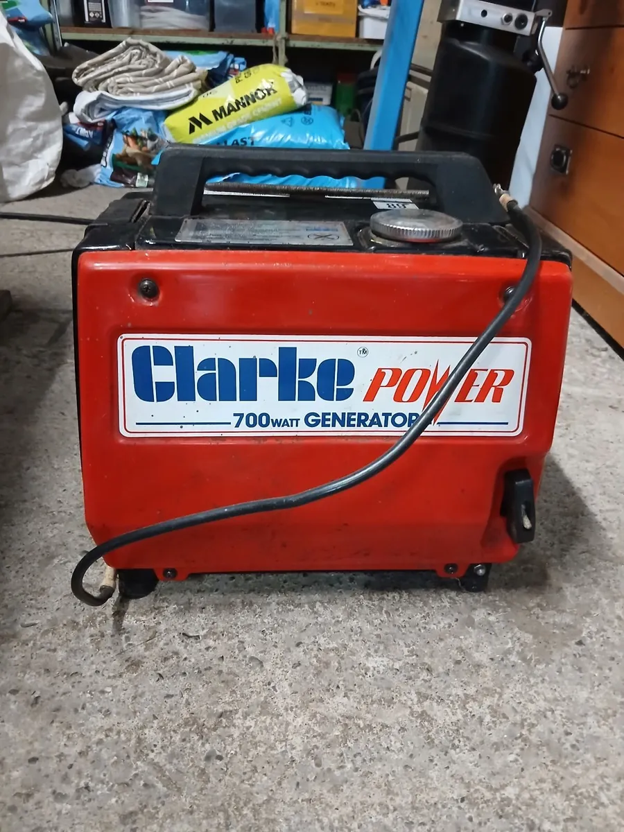 Clarke Power 700 watt Generator - Image 4