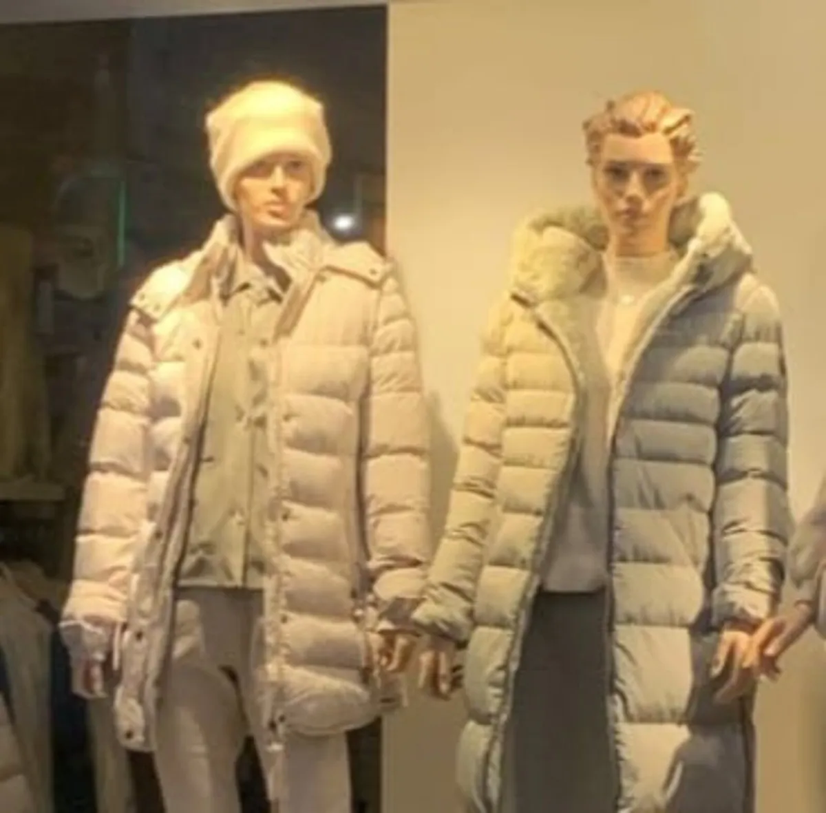 Mannequins - Image 1