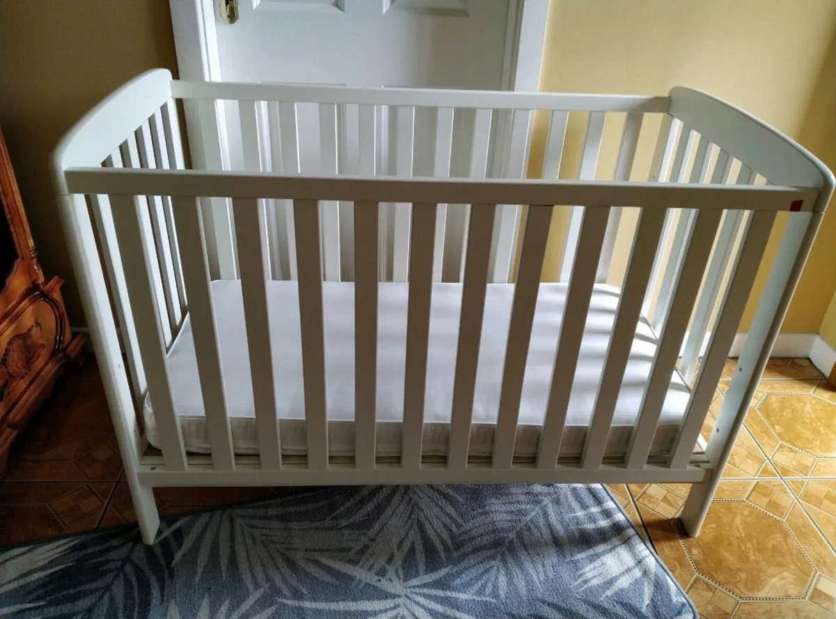 Child's cot - Image 4