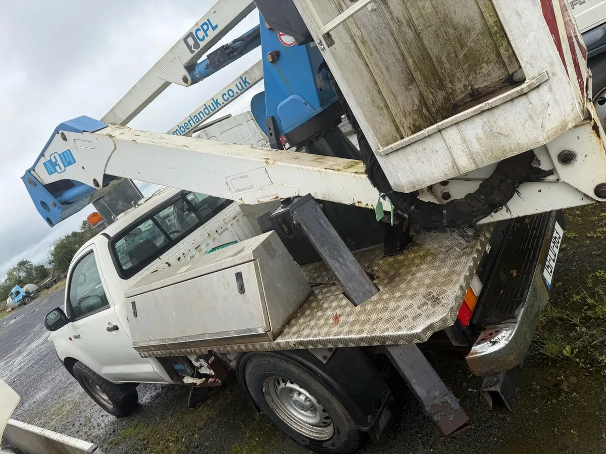 Toyota Hilux Cherrypicker - Image 3