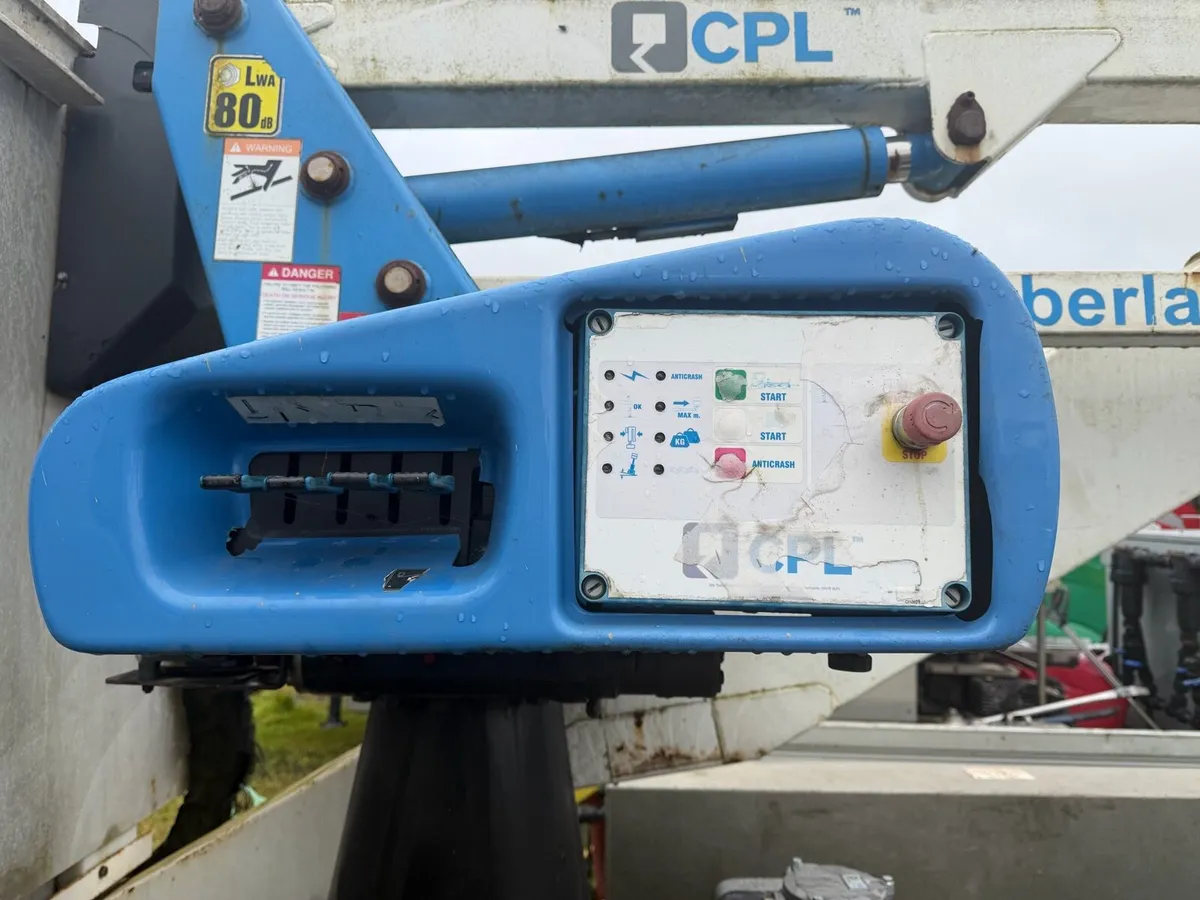 Toyota Hilux Cherrypicker - Image 4