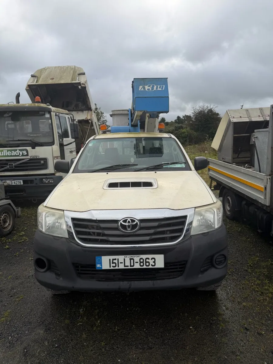 Toyota Hilux Cherrypicker - Image 2