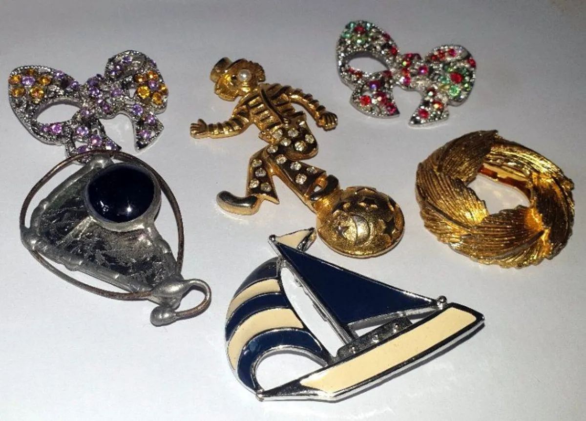Pristine Job Lot of 6 Vintage Brooches/Pins - Image 4