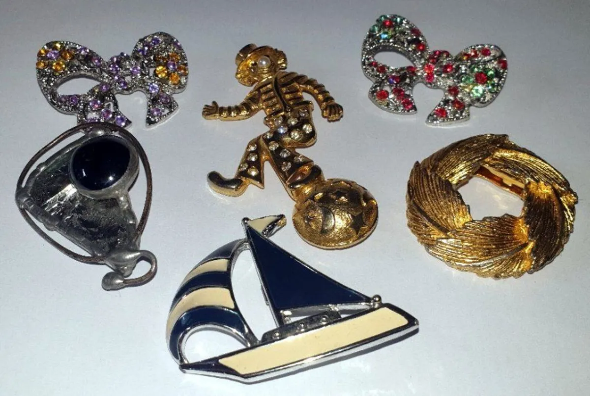 Pristine Job Lot of 6 Vintage Brooches/Pins - Image 2