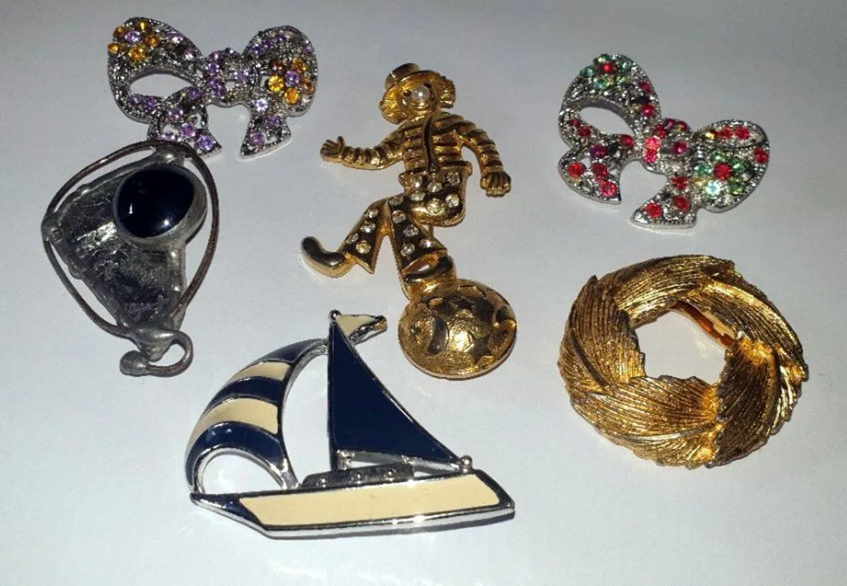 Pristine Job Lot of 6 Vintage Brooches/Pins - Image 3