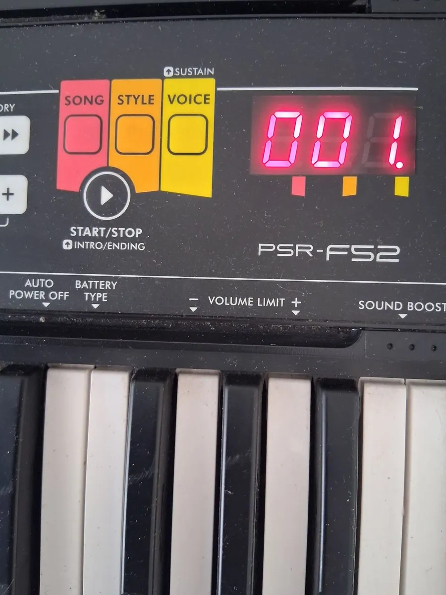 Yamaha Digital Keyboard - Image 2