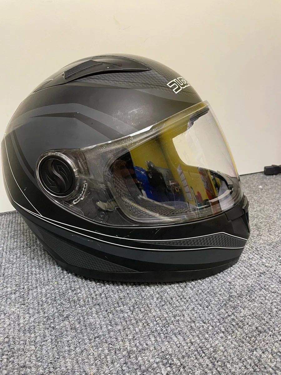 Duchinni Motorcycle Helmet - Image 1