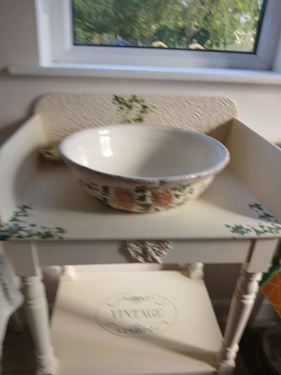 Wash hand stand and basin - Image 1