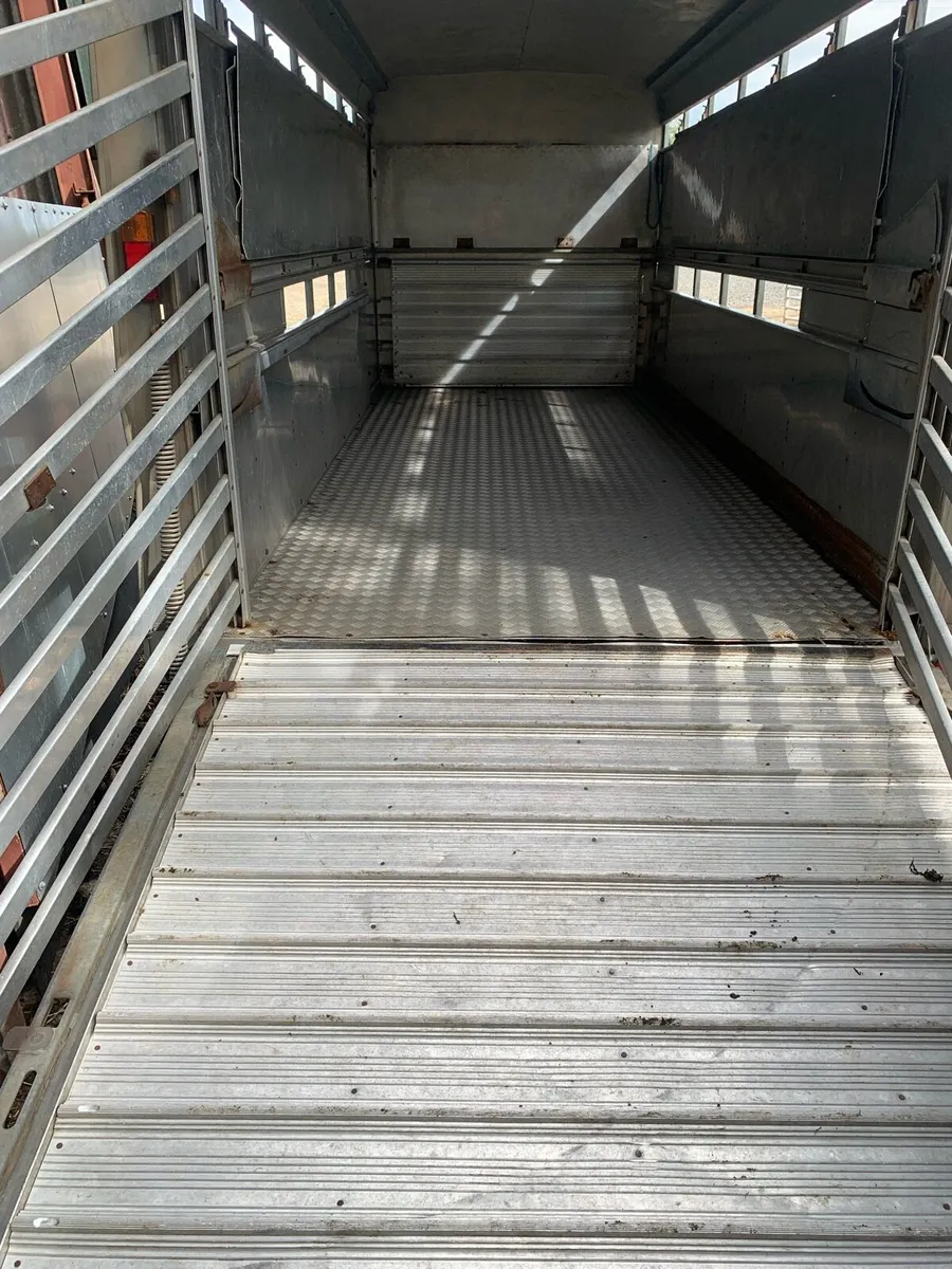 Livestock trailer - Image 1