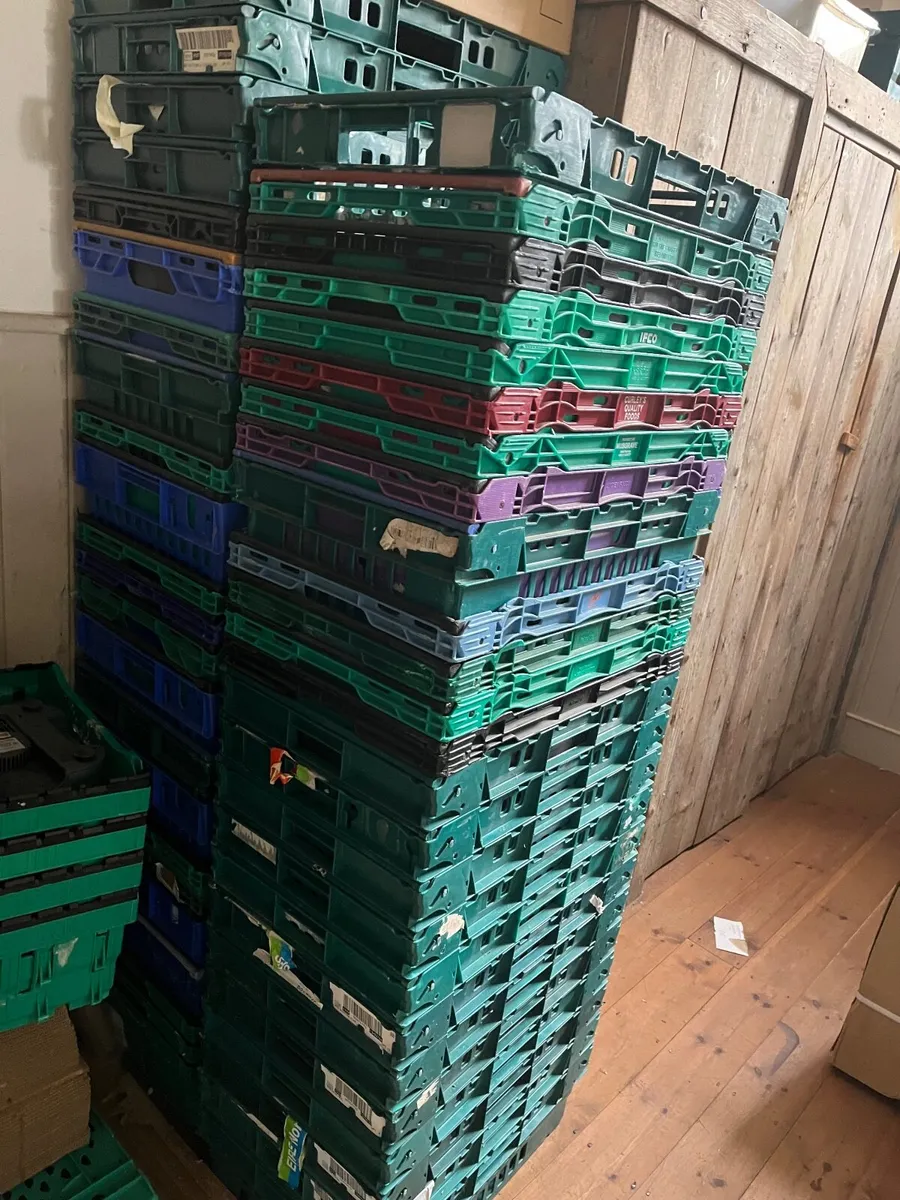 Packing stacking crates