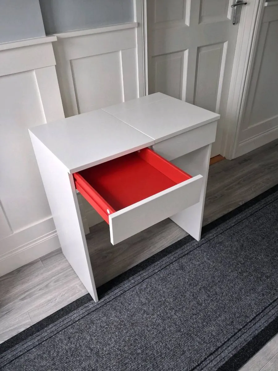 Vanity table - Image 3