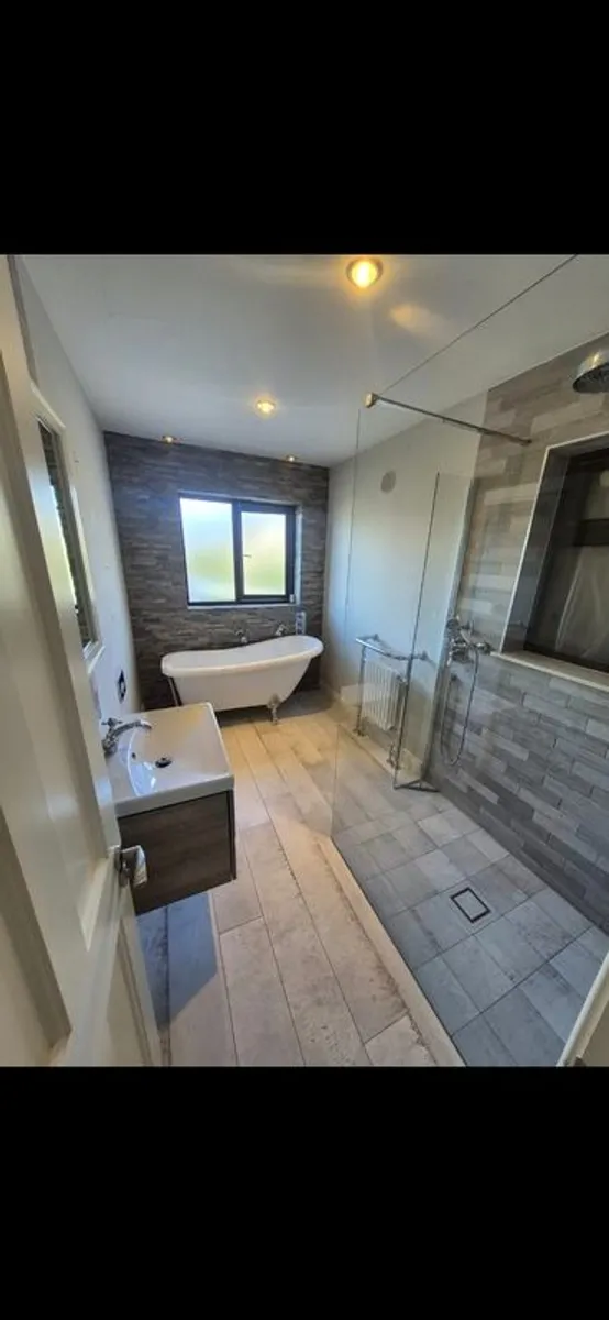 Bathroom suite for sale - Image 1