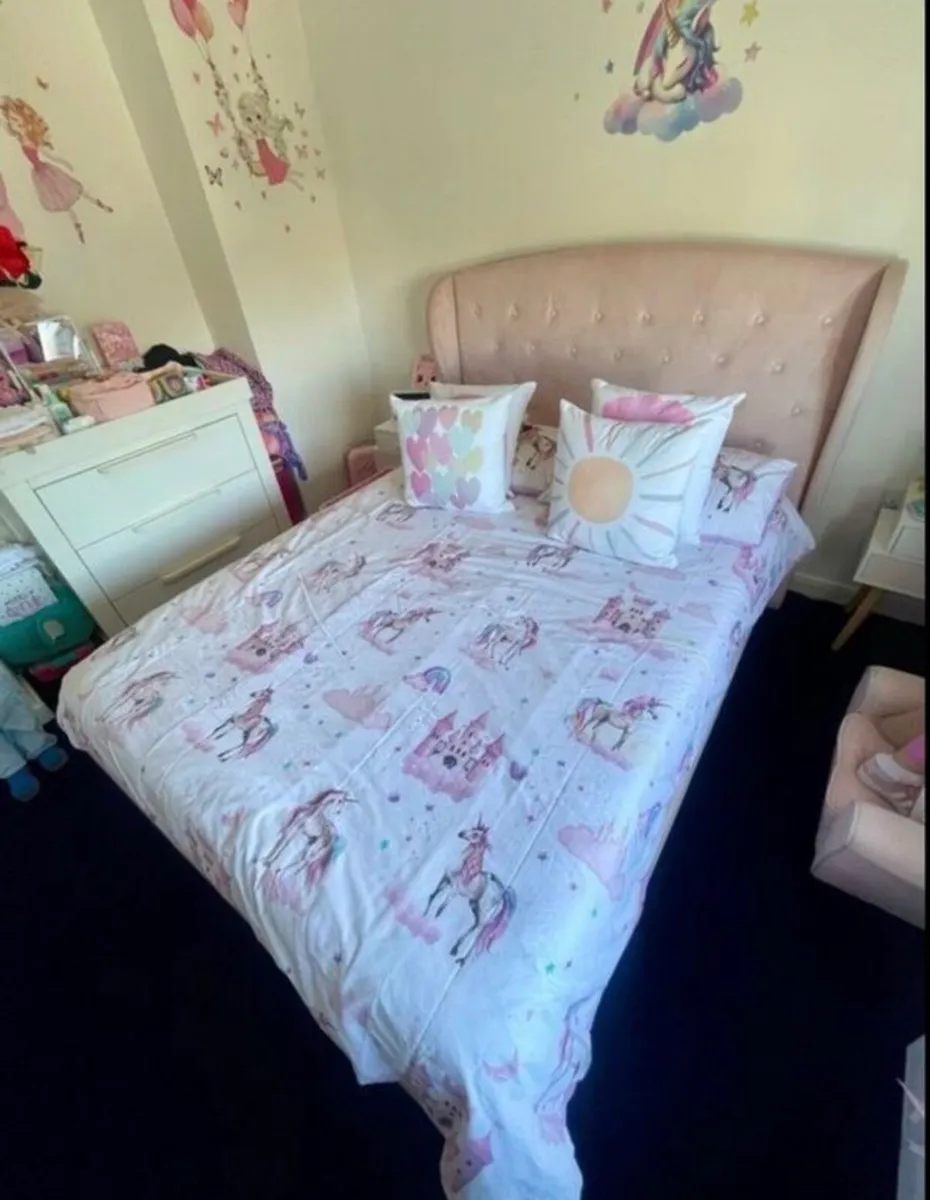 Double Bed - Image 4