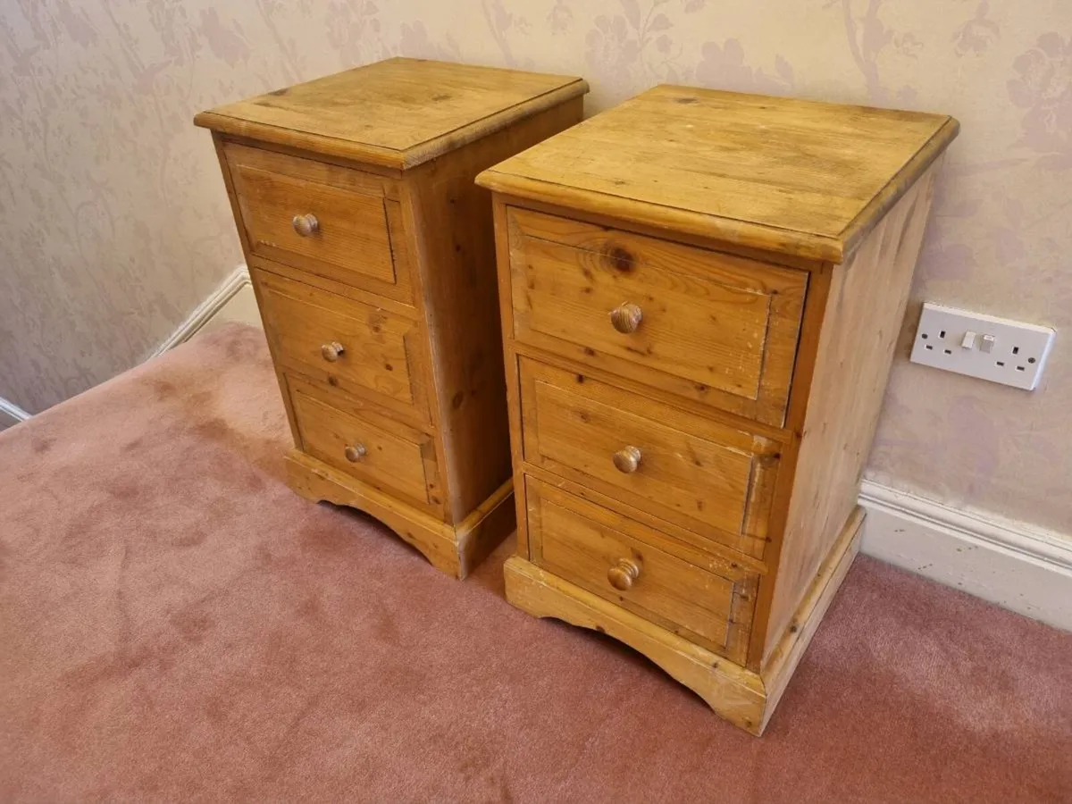 2 Keen-Pine Bedside Lockers - Image 1