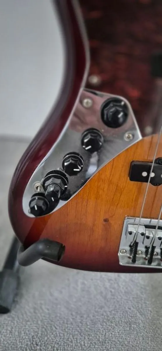Marcus Miller Sire V7 Left Handed Fretless - Image 2