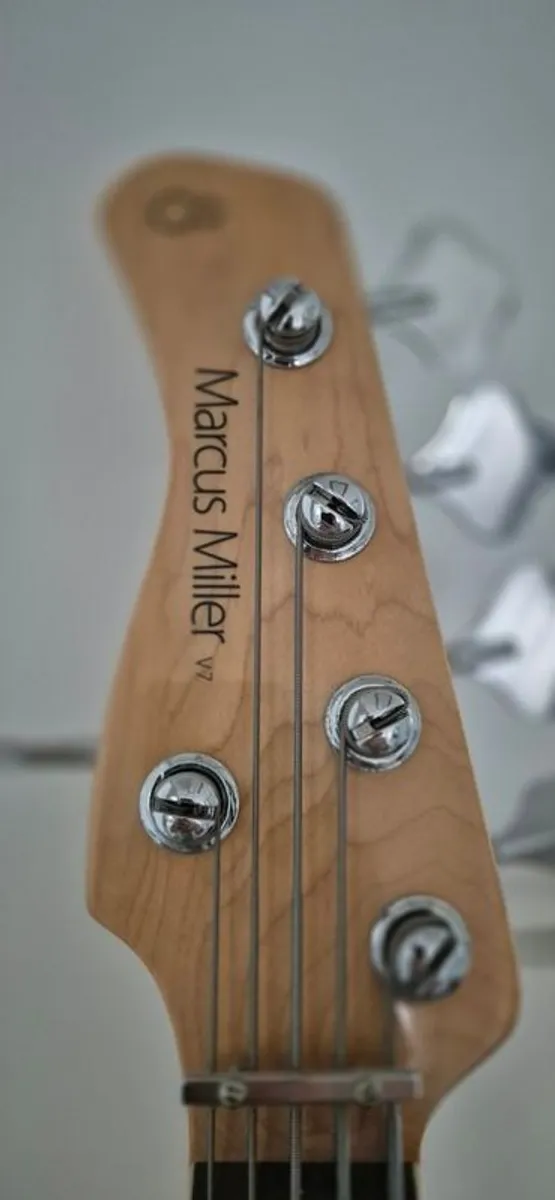 Marcus Miller Sire V7 Left Handed Fretless - Image 3