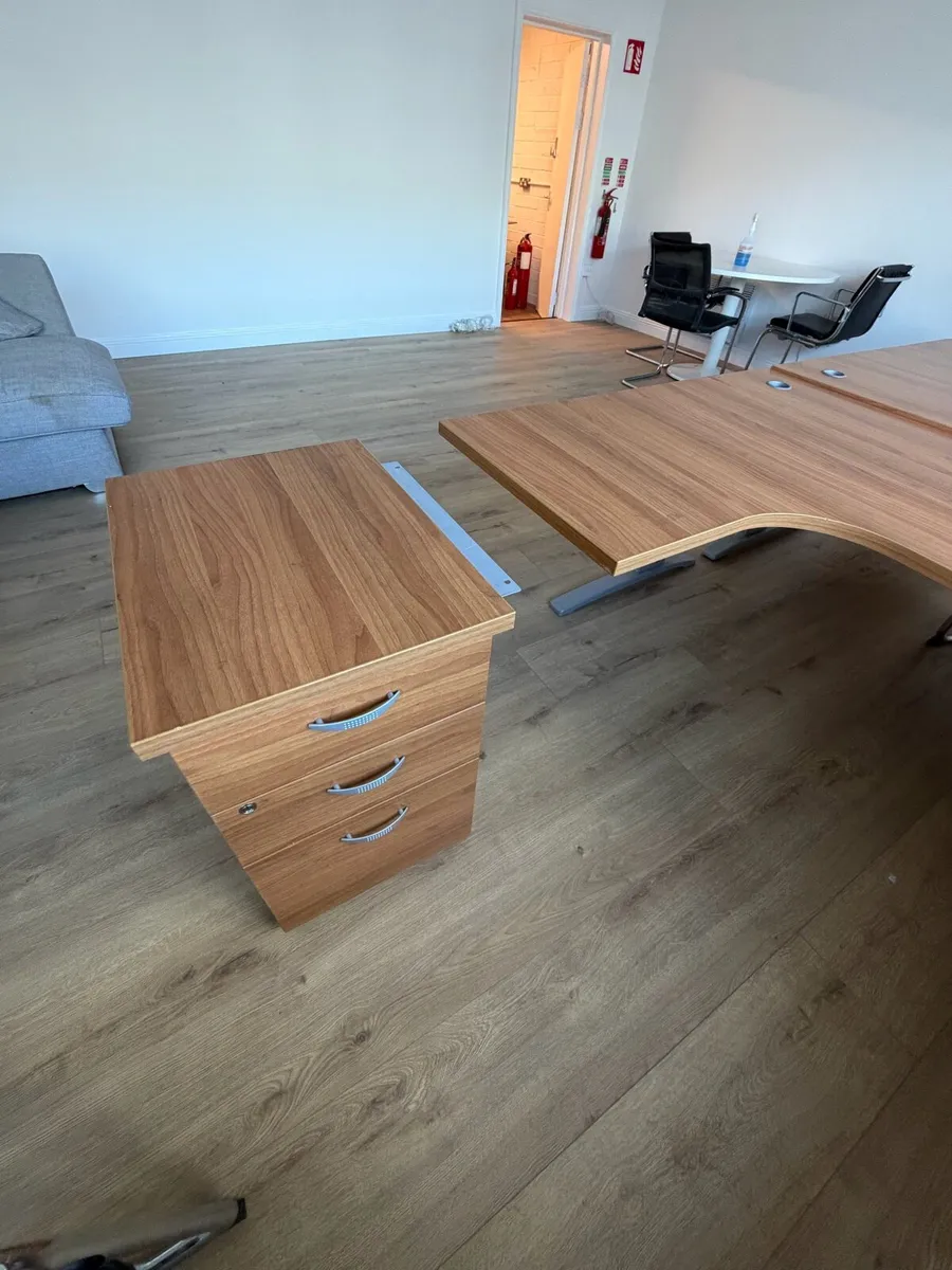 2 office tables + filing cabinets - Excellent con - Image 3