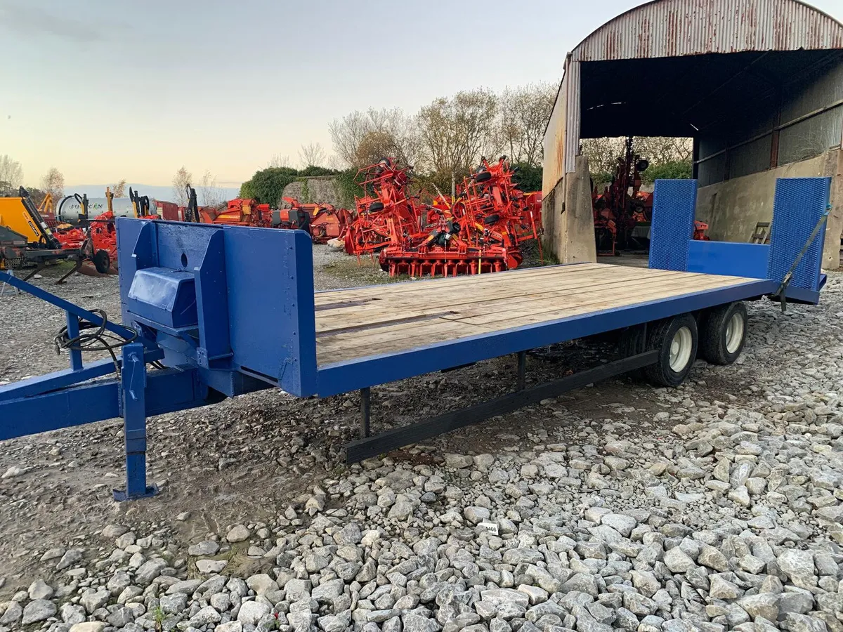 16T LOW LOADER/BALE TRAILER 27'- IN WATERFORD - Image 4