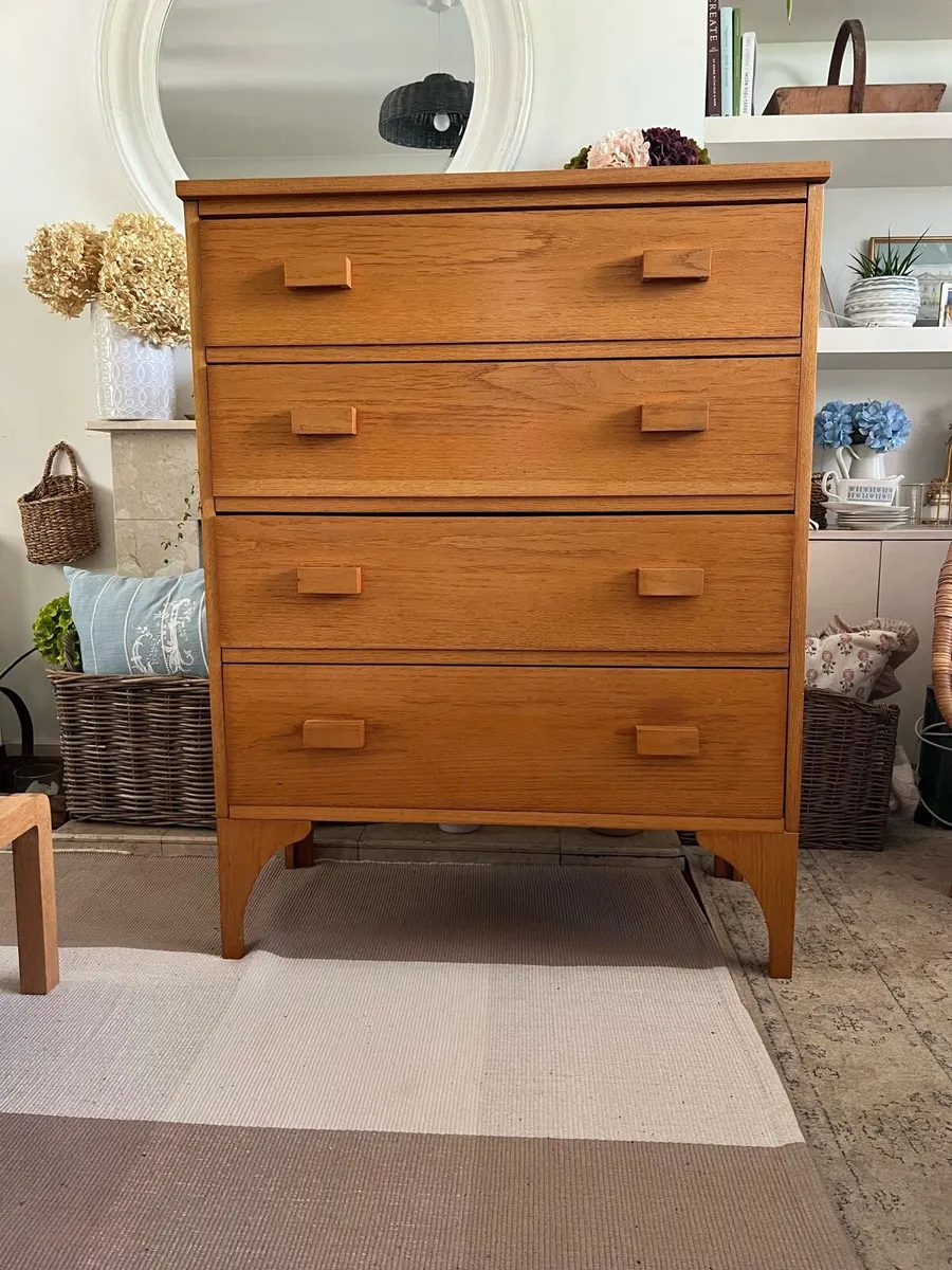 Tall vintage oak chest of drawers - Image 1