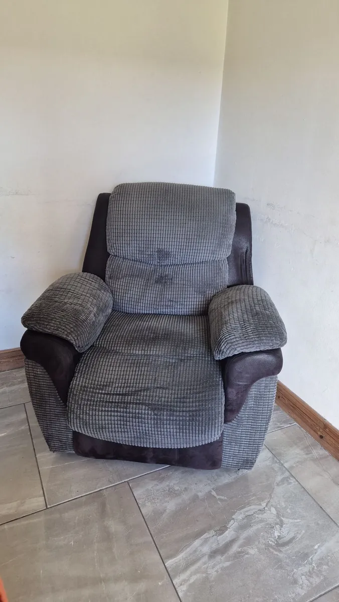 Recliner - Image 3