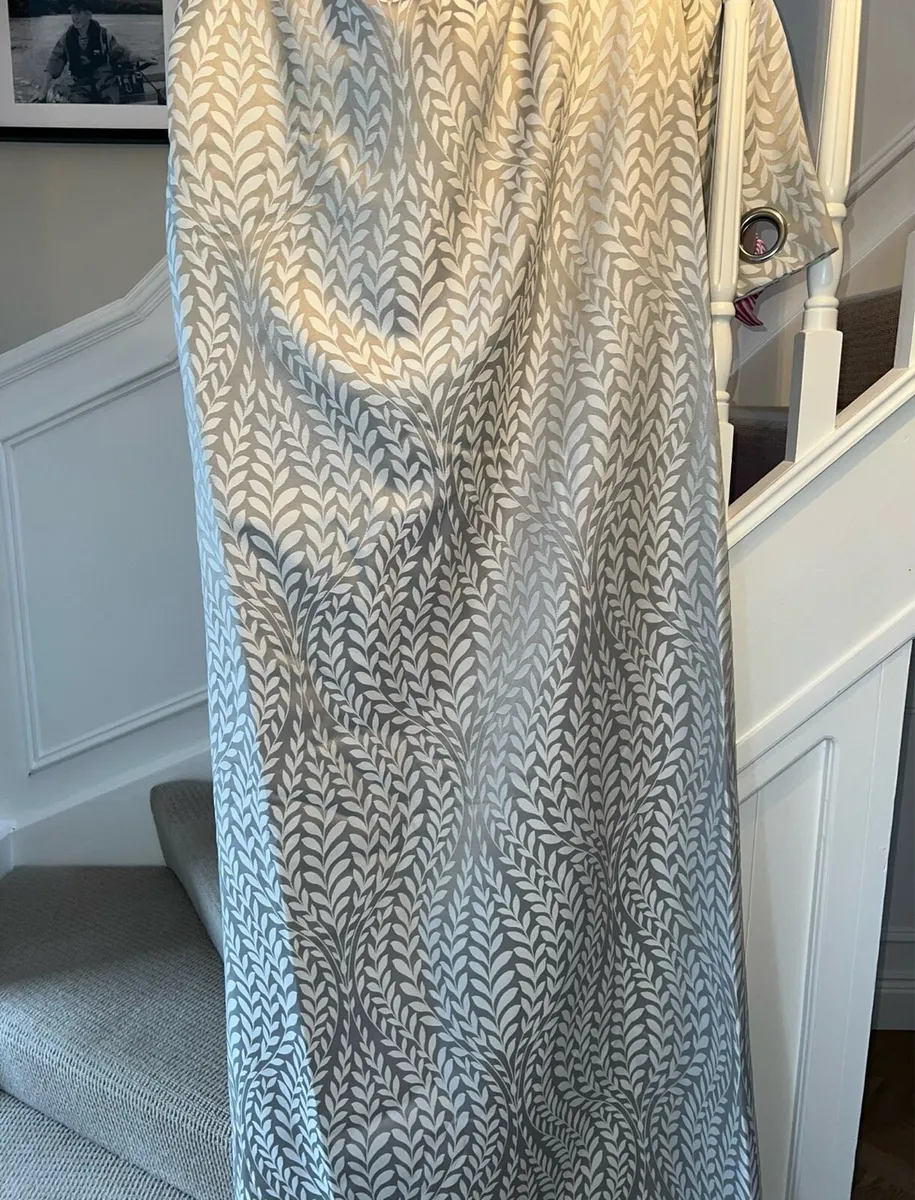 BRAND NEW BLENHEIM LINED EYELET CURTAINS – SILVER - Image 1
